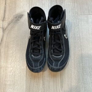 Nike boys wrestling shoes, size 5.5.